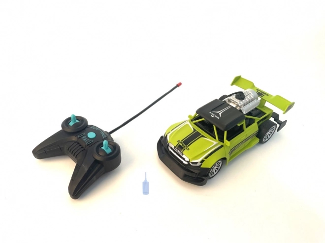 Voiture RC 1:20 avec effet fumée rouge