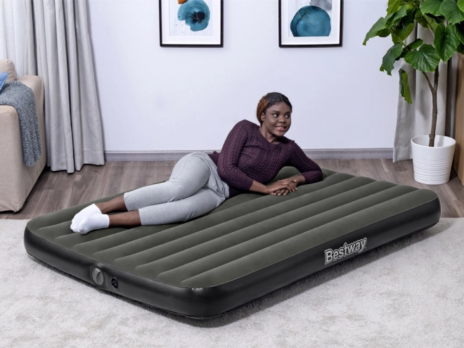 Matelas gonflable deux personnes Queen avec pompe intégrée Bestway