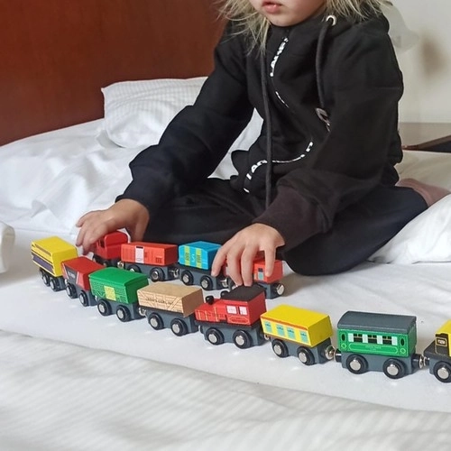 Trains en bois avec wagons - 3 locomotives et 9 wagons