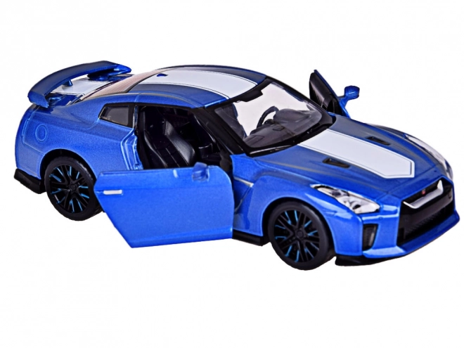 Auto Nissan GT-R avec portes ouvrantes
