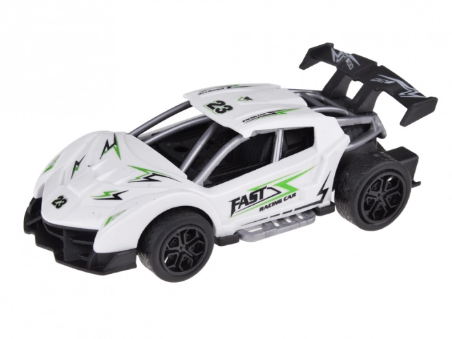 Voiture tout-terrain avec remorque et petite voiture de sport