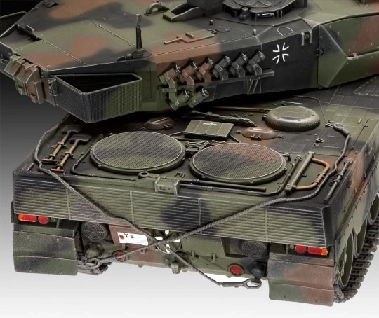 Modèle en plastique Leopard 2A6/A6NL