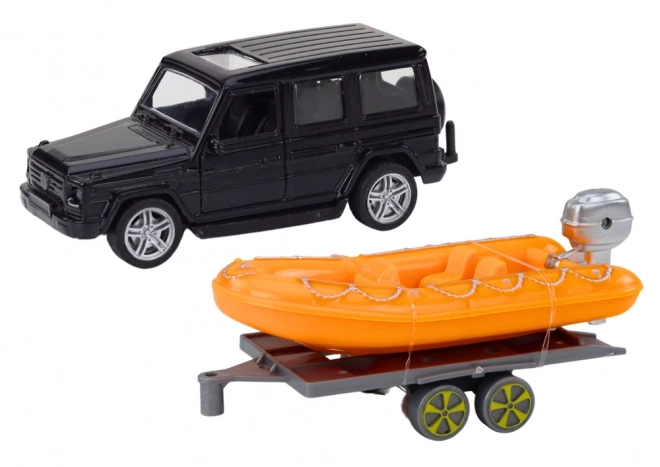Véhicule tout-terrain noir avec remorque et bateau orange