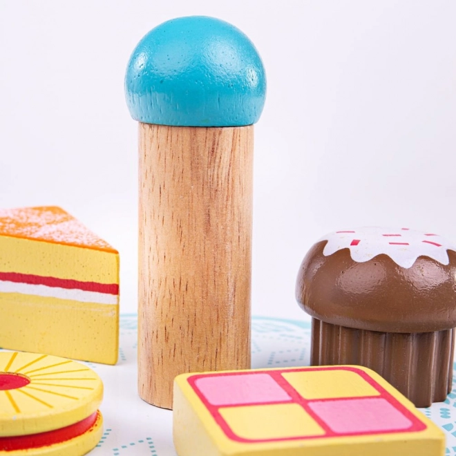 Support en bois avec gâteaux jouets