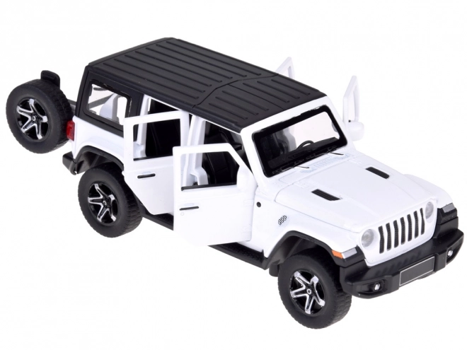 Voiture tout-terrain de vacances avec remorque de camping et lumières