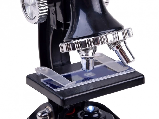 Microscope avec accessoires pour jeune scientifique