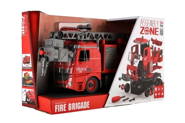 Camion de pompiers avec pulvérisateur d'eau et son