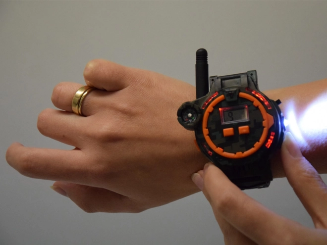 Montres militaires avec talkie-walkie et boussole