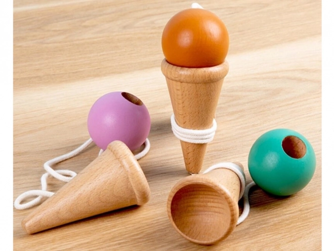 Jeu d'adresse en bois attrape-boules