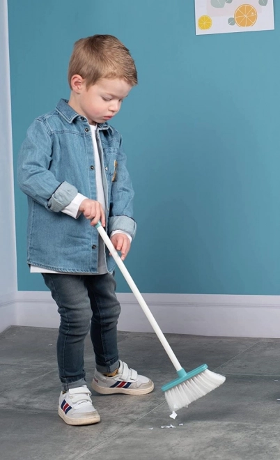 Jeu créatif avec le set de nettoyage