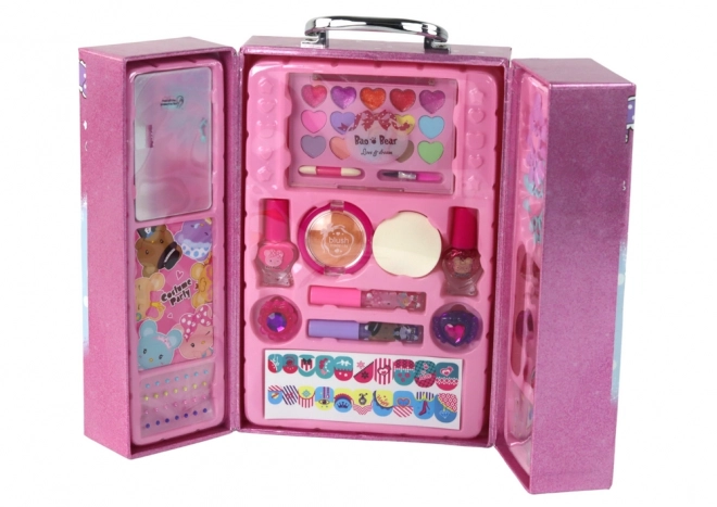 Ensemble cosmétique pour enfants dans une valise rose