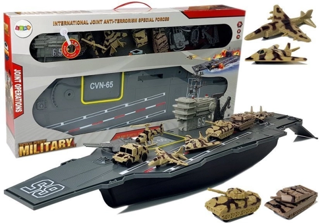 Grand porte-avions avec véhicules militaires 86 cm