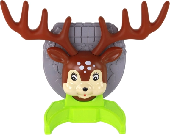 Petit cerf souriant aux grands bois