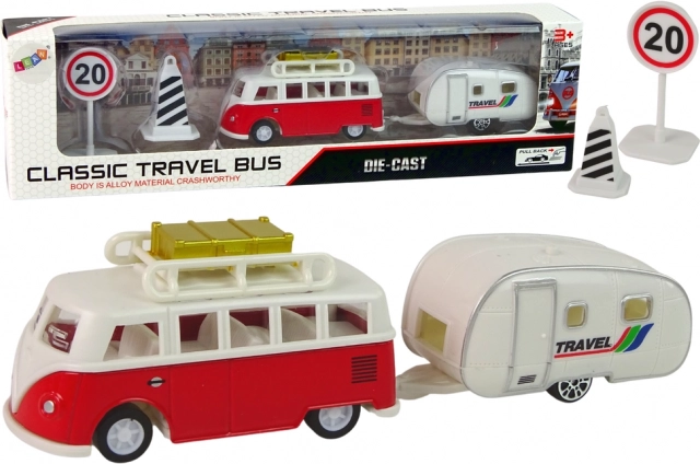 Autobus avec caravane rouge