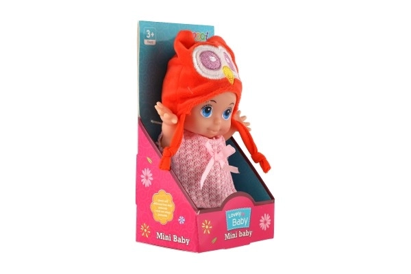Poupée/bébé avec bonnet, plastique corps rigide 15cm, 4 types dans boîte 9x16x6cm