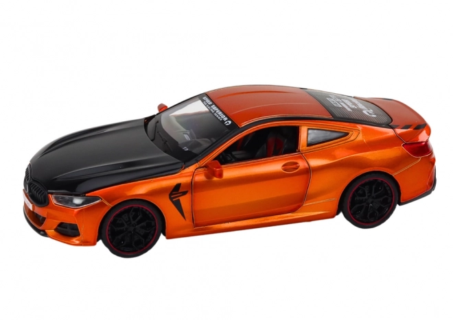 Modèle sportif en métal avec moteur à friction et éléments ouvrants 1:24 orange