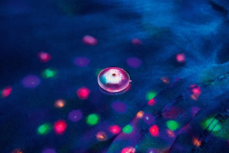 Quatre couleurs et sept modes lumineux