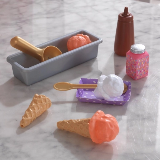 Glace en cornet avec décoration