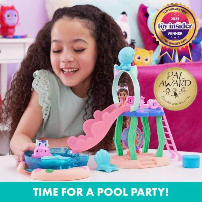 Maison de poupée Gabby: Amusement à la piscine