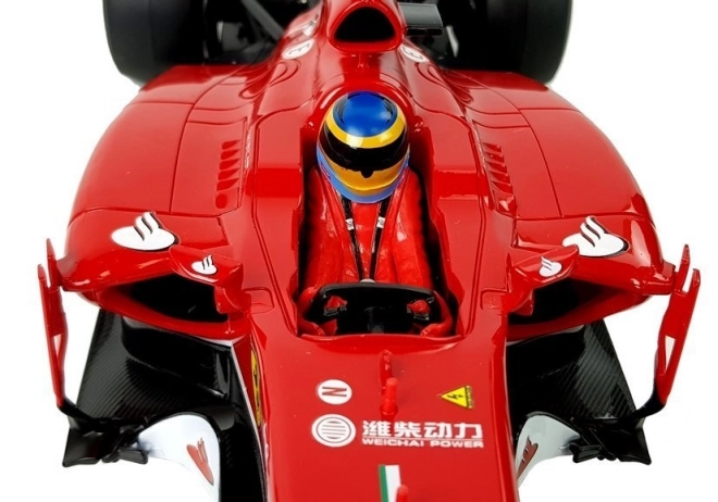 Voiture de course Formule 1 Ferrari F138 rouge 1:12