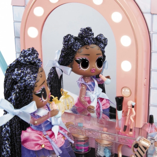 Salon de coiffure avec miroir rétroéclairé