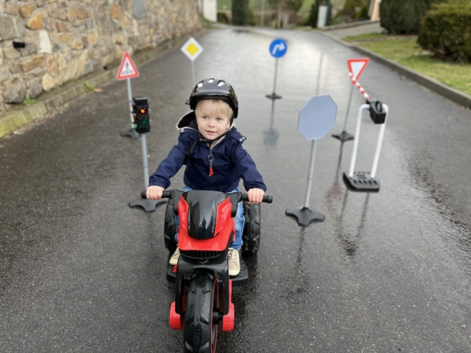 Jeu réaliste avec draisiennes et motos