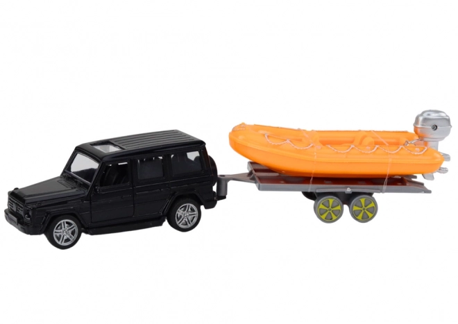 Véhicule tout-terrain noir avec remorque et bateau orange