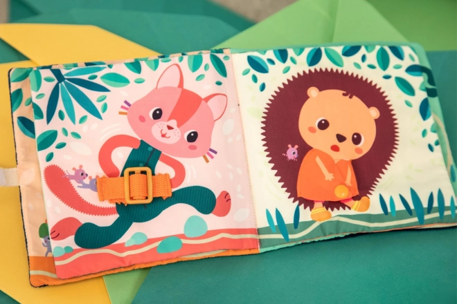 Lilliputiens - livre textile Apprenons à nous habiller chien Jules
