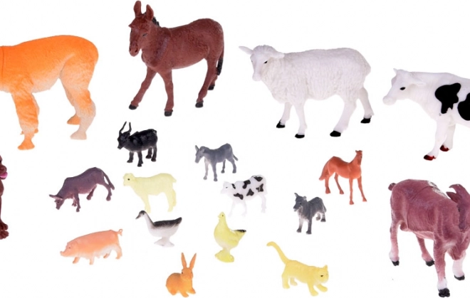 Ensemble riche d’animaux et d’accessoires
