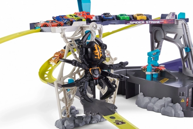 Circuit de voitures attaqué par l'araignée