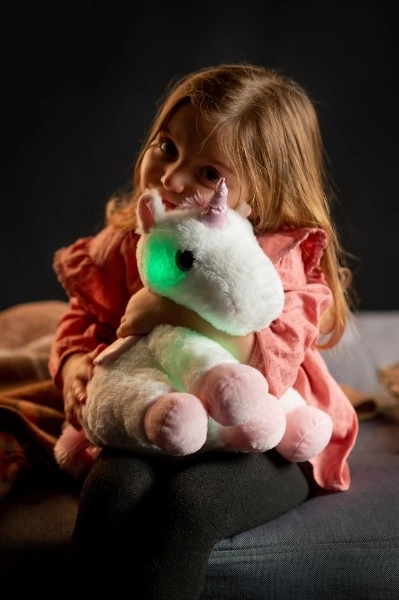 Rêveur licorne avec ailes peluche 38cm à piles avec lumière et son en sachet