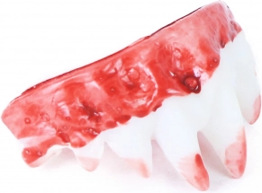 Dents de vampire pour un effet réaliste