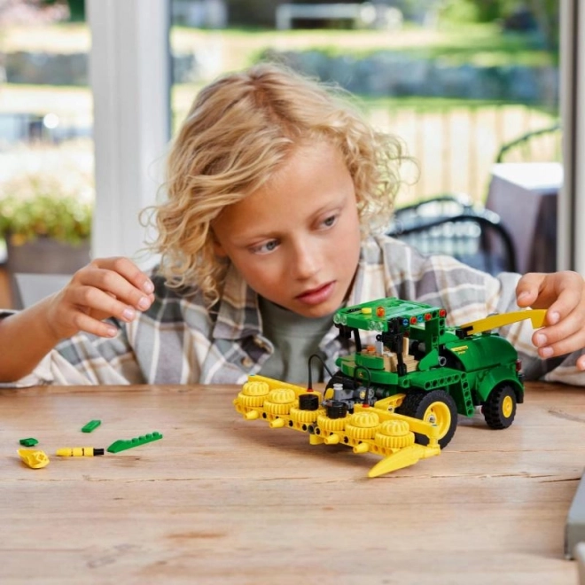 LEGO® Technic 42168 Récolteuse de Fourrage John Deere 9700