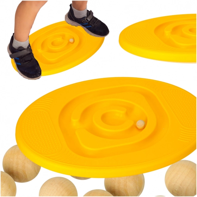 Planche d’équilibre jaune avec labyrinthe pour enfants