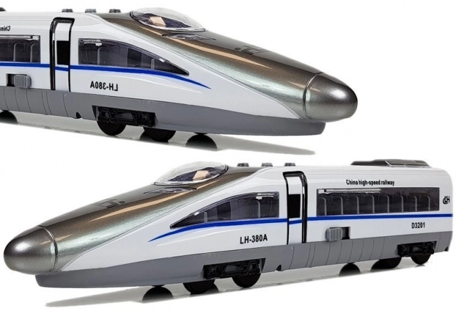 Train Pendolino blanc à tirant avec son et lumières