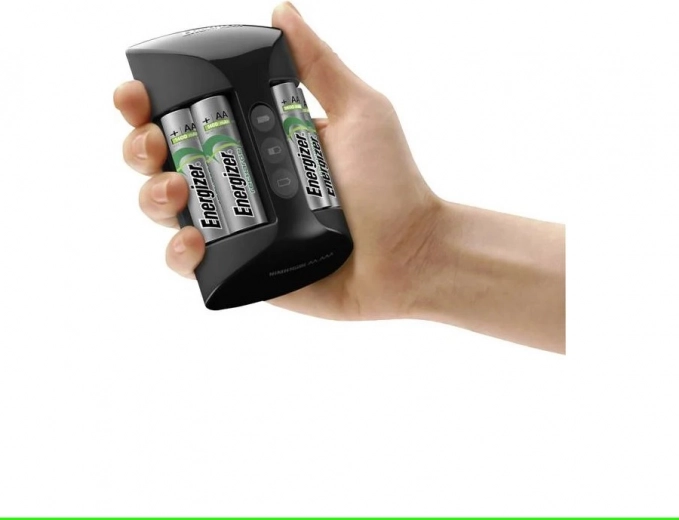 Recharge pratique de jusqu’à quatre accus AA