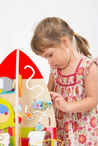Table de jeu éducatif en bois en forme de fusée