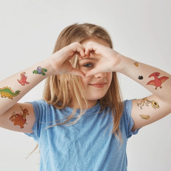 Tatouage à motif de dinosaures