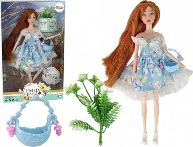 Poupée Emily printanière – cheveux roux, robe à fleurs