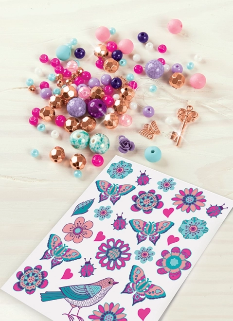 Bracelets et tatouages, fleurs