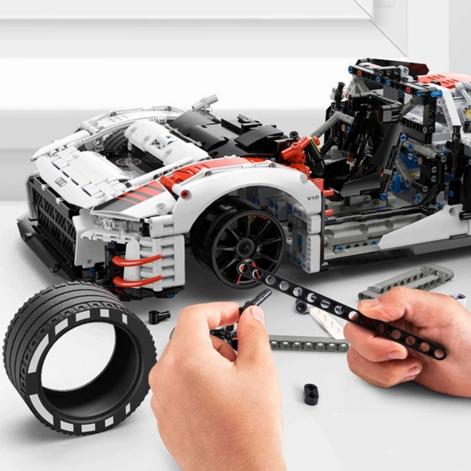 Kit RC Voiture Audi R8 1:8 de Rastar avec 3322 Pièces