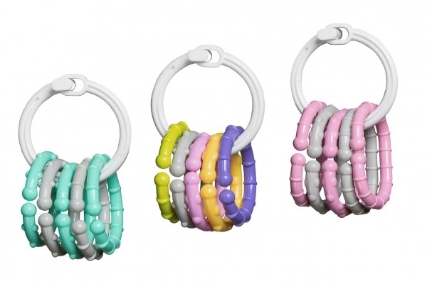 Hochet anneau avec pendentifs multicolores