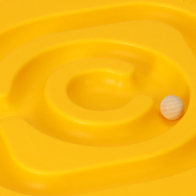 Planche d’équilibre jaune avec labyrinthe pour enfants