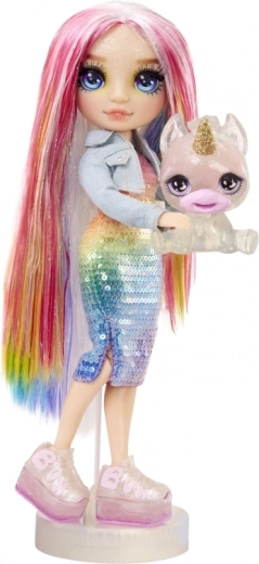 Cheveux arc-en-ciel et tenue pailletée