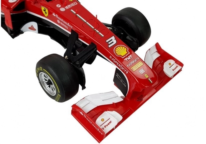 Voiture de course Formule 1 Ferrari F138 rouge 1:12