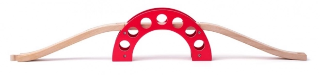 Pont en bois avec arche rouge pour trains