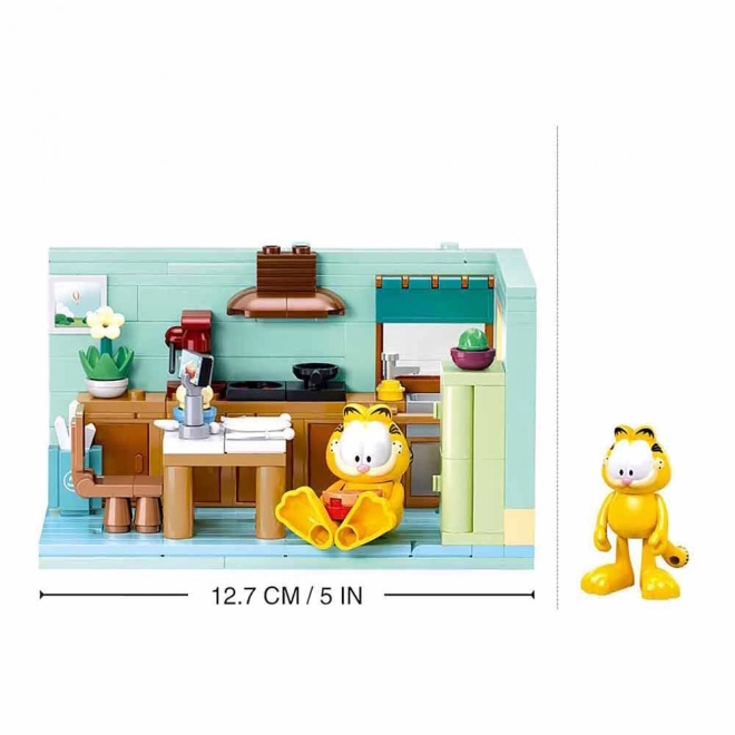 Sluban Garfield dans la cuisine