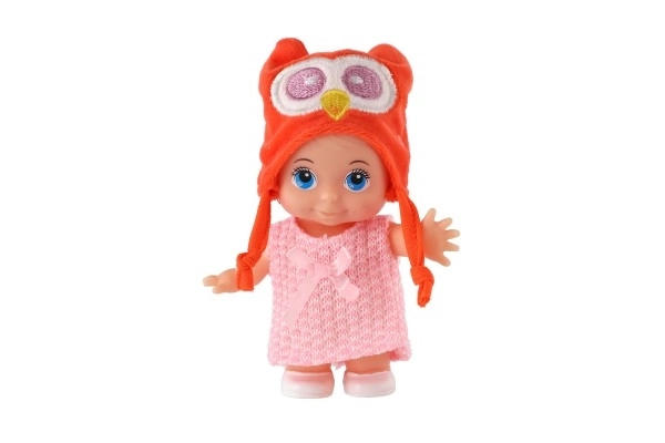 Poupée/bébé avec bonnet, plastique corps rigide 15cm, 4 types dans boîte 9x16x6cm