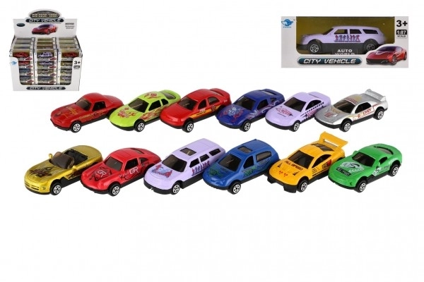Voiture en métal 7cm dans une boîte