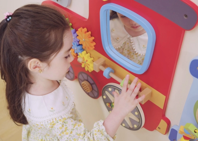 Jeu mural en bois avec train